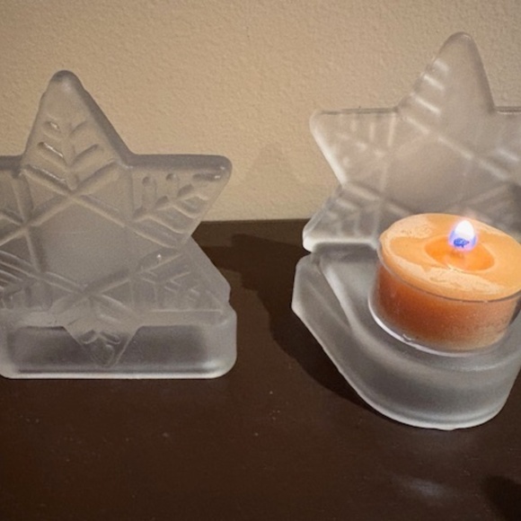 Set of 2 Snowflake Tealight Holders - Picture 2 of 4